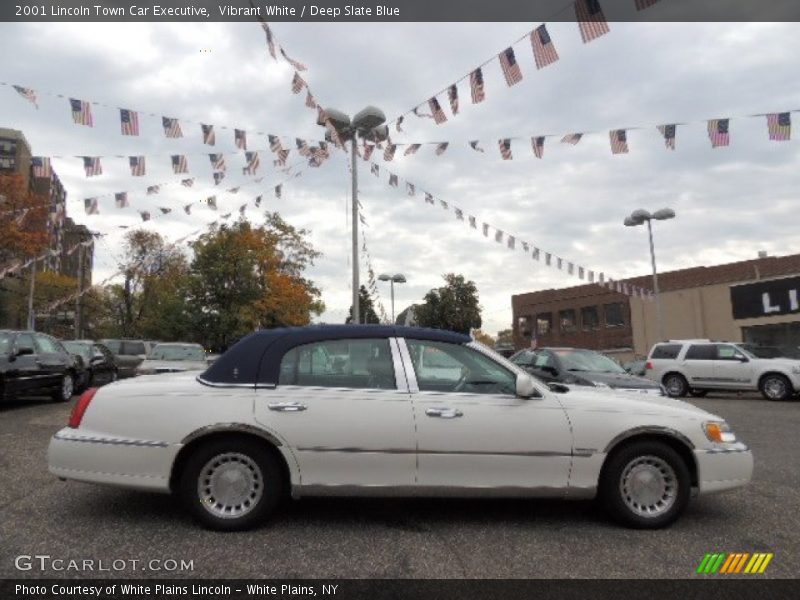 Vibrant White / Deep Slate Blue 2001 Lincoln Town Car Executive