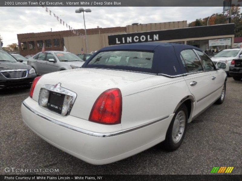 Vibrant White / Deep Slate Blue 2001 Lincoln Town Car Executive