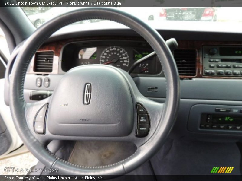Vibrant White / Deep Slate Blue 2001 Lincoln Town Car Executive