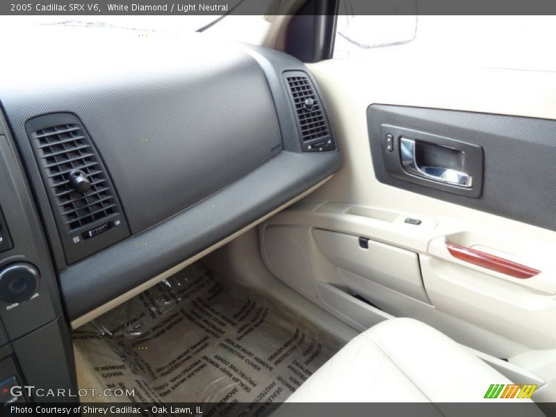 White Diamond / Light Neutral 2005 Cadillac SRX V6