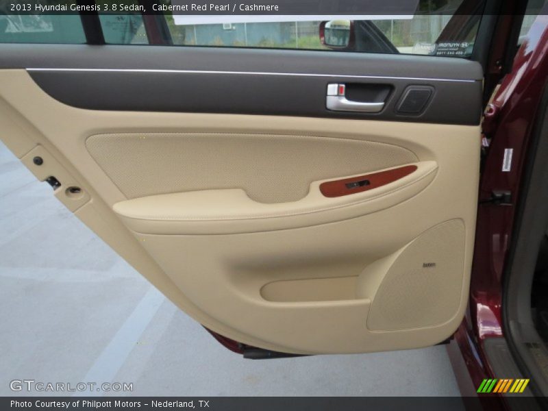 Door Panel of 2013 Genesis 3.8 Sedan