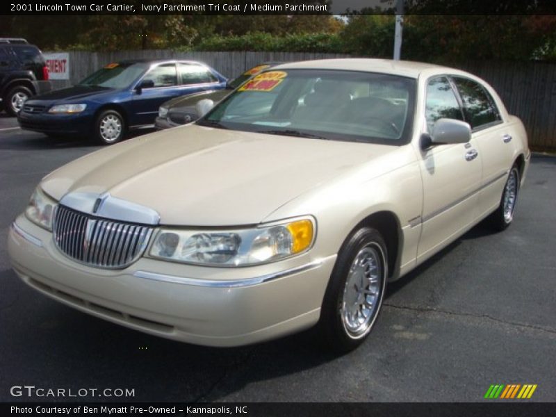 Ivory Parchment Tri Coat / Medium Parchment 2001 Lincoln Town Car Cartier