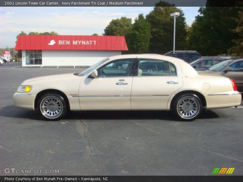 Ivory Parchment Tri Coat / Medium Parchment 2001 Lincoln Town Car Cartier