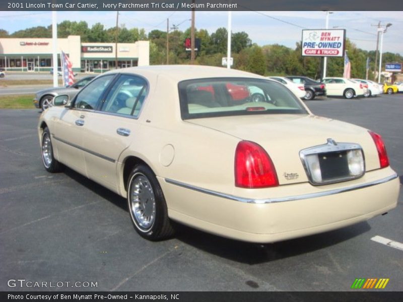 Ivory Parchment Tri Coat / Medium Parchment 2001 Lincoln Town Car Cartier