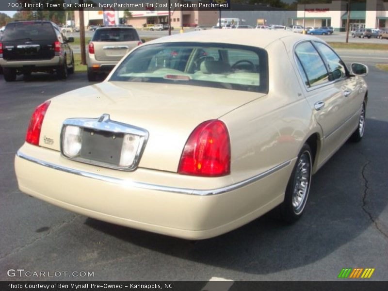 Ivory Parchment Tri Coat / Medium Parchment 2001 Lincoln Town Car Cartier