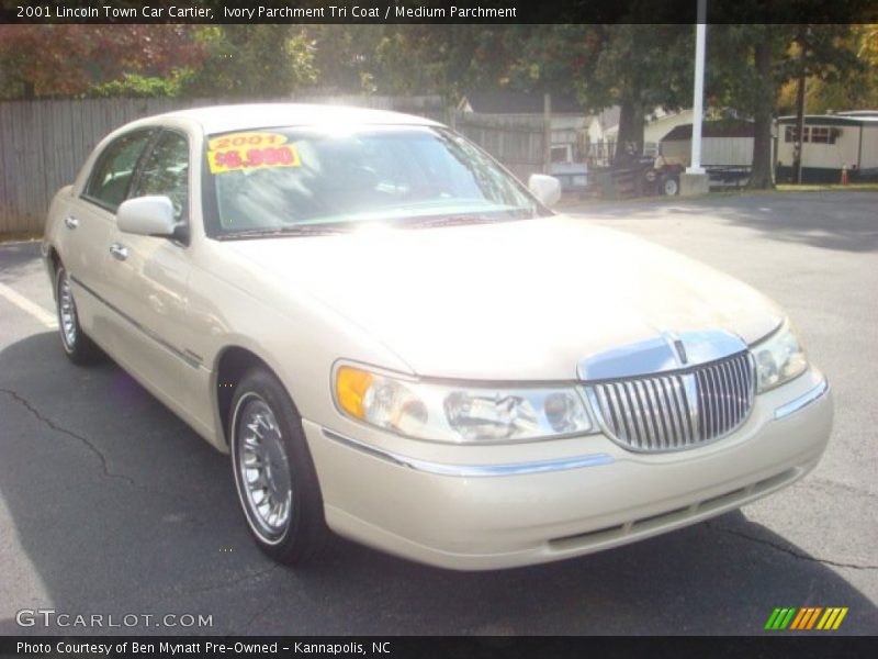 Ivory Parchment Tri Coat / Medium Parchment 2001 Lincoln Town Car Cartier