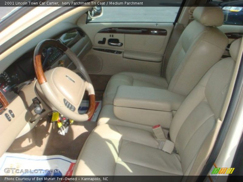 Ivory Parchment Tri Coat / Medium Parchment 2001 Lincoln Town Car Cartier