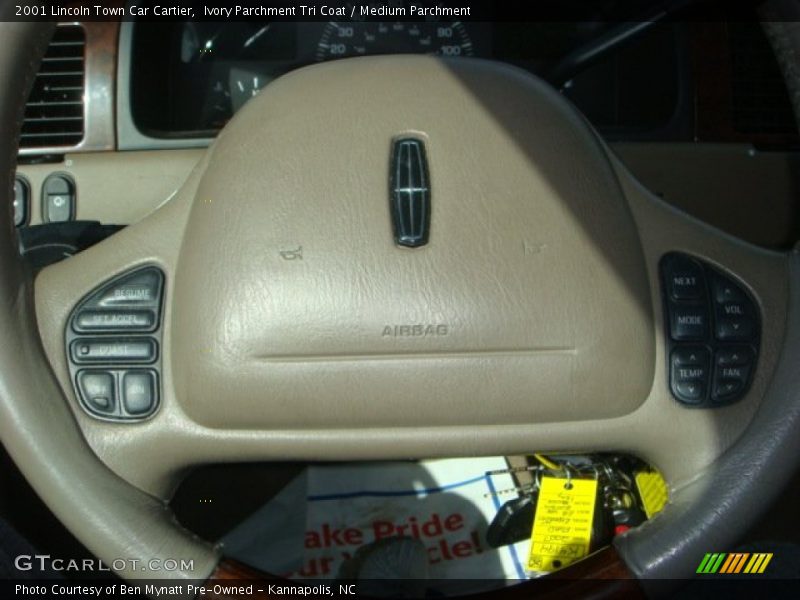 Ivory Parchment Tri Coat / Medium Parchment 2001 Lincoln Town Car Cartier