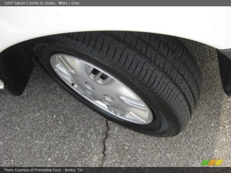 White / Gray 1997 Saturn S Series SL Sedan