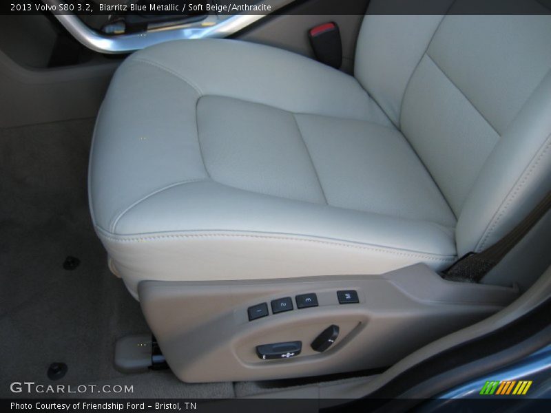 Front Seat of 2013 S80 3.2