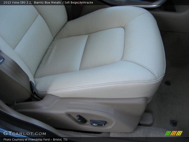 Front Seat of 2013 S80 3.2