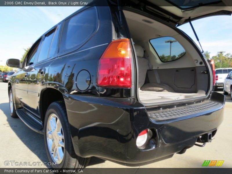 Black Onyx / Light Gray 2006 GMC Envoy Denali