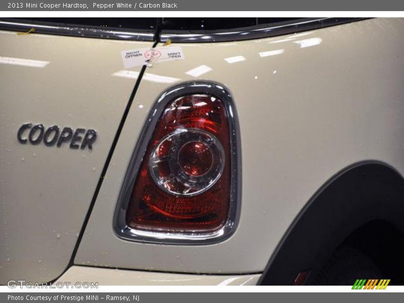 Pepper White / Carbon Black 2013 Mini Cooper Hardtop