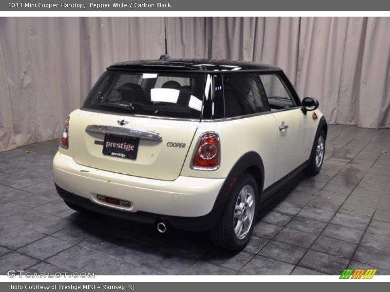 Pepper White / Carbon Black 2013 Mini Cooper Hardtop