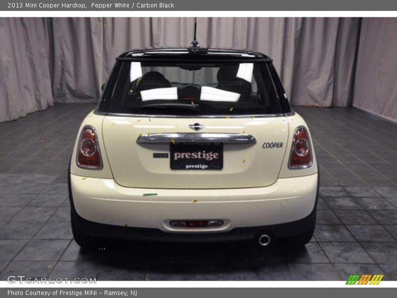 Pepper White / Carbon Black 2013 Mini Cooper Hardtop