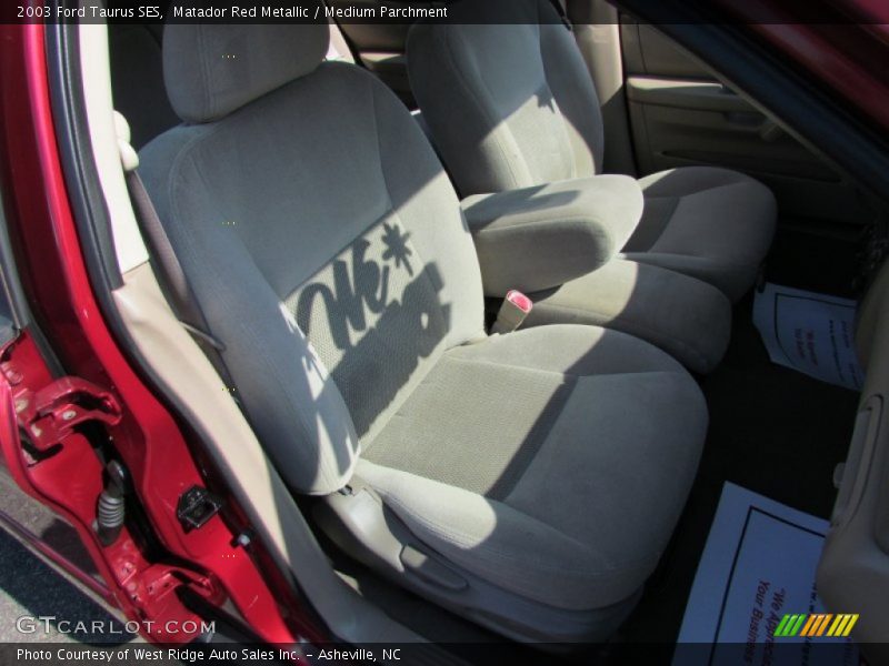 Matador Red Metallic / Medium Parchment 2003 Ford Taurus SES
