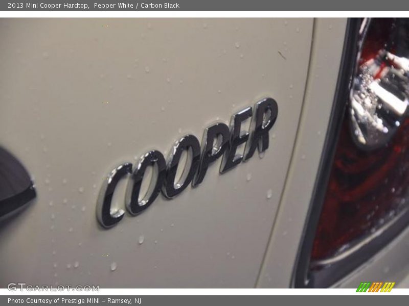 Pepper White / Carbon Black 2013 Mini Cooper Hardtop