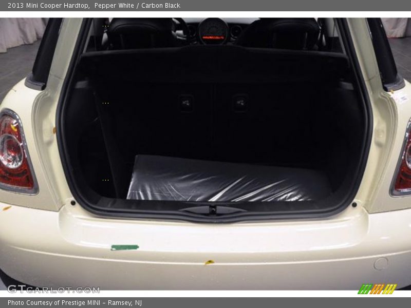 Pepper White / Carbon Black 2013 Mini Cooper Hardtop