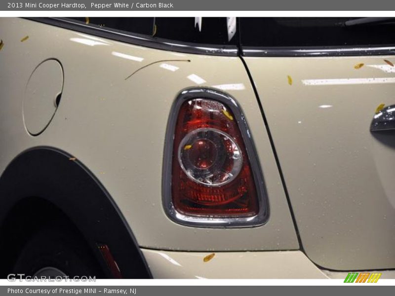 Pepper White / Carbon Black 2013 Mini Cooper Hardtop
