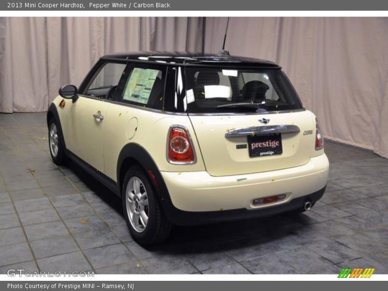 Pepper White / Carbon Black 2013 Mini Cooper Hardtop