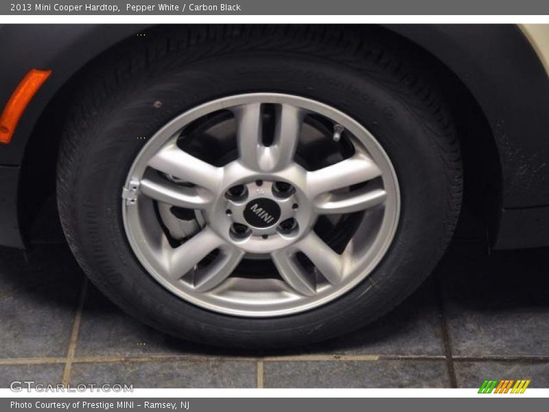 Pepper White / Carbon Black 2013 Mini Cooper Hardtop