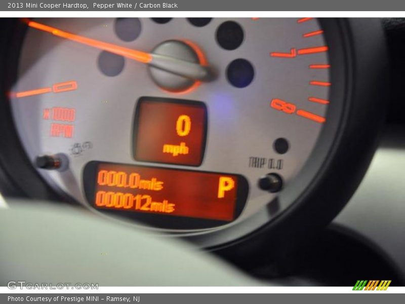 Pepper White / Carbon Black 2013 Mini Cooper Hardtop