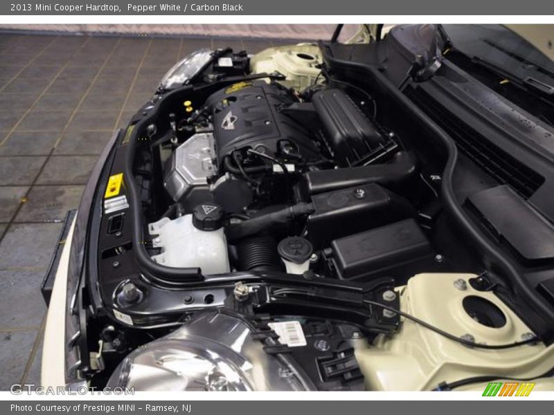 Pepper White / Carbon Black 2013 Mini Cooper Hardtop