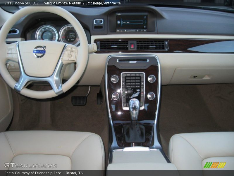 Dashboard of 2013 S80 3.2