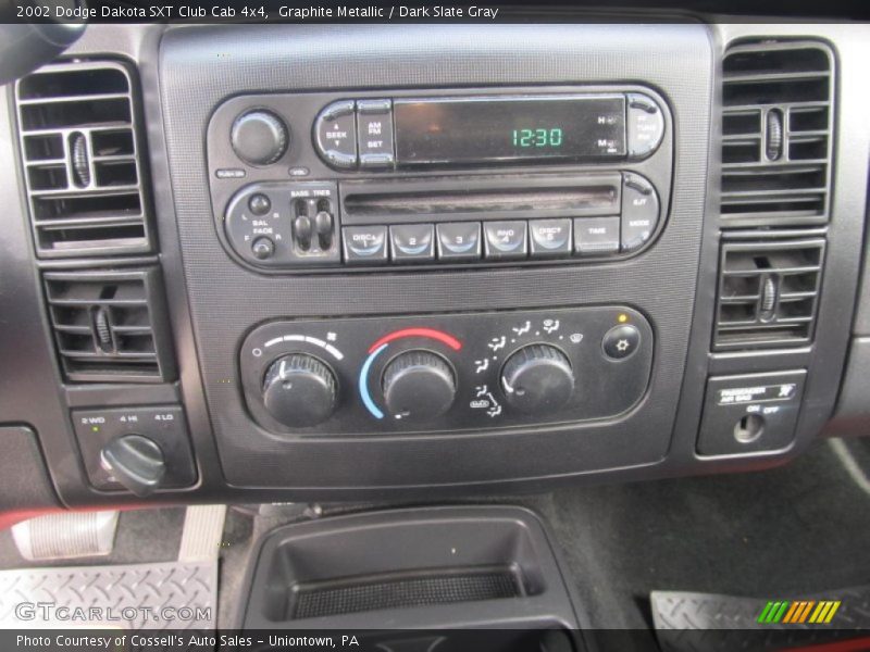 Controls of 2002 Dakota SXT Club Cab 4x4