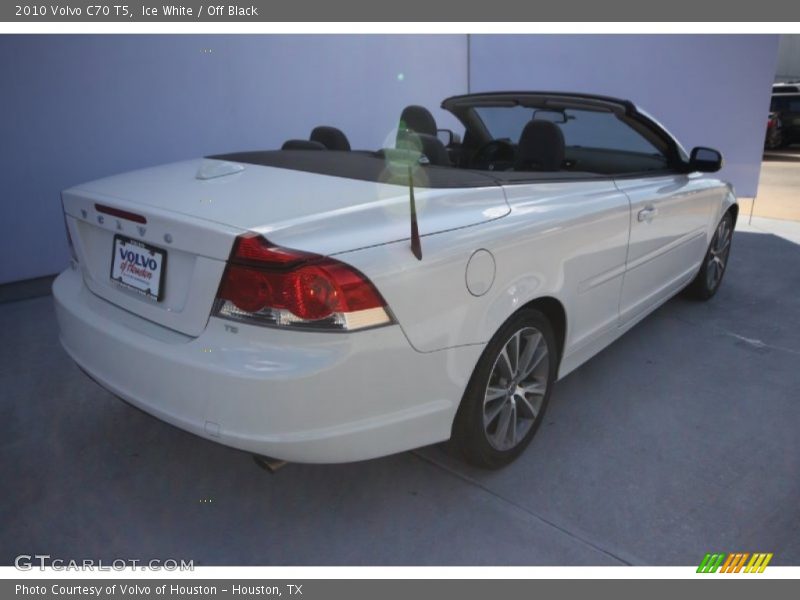 Ice White / Off Black 2010 Volvo C70 T5