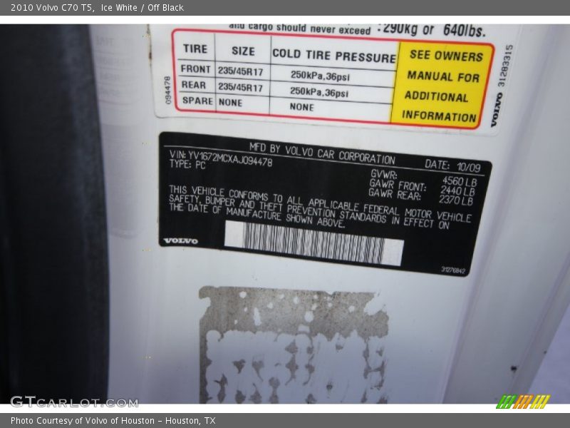 Ice White / Off Black 2010 Volvo C70 T5