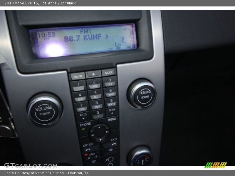 Ice White / Off Black 2010 Volvo C70 T5