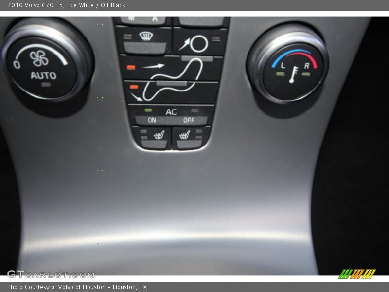 Ice White / Off Black 2010 Volvo C70 T5