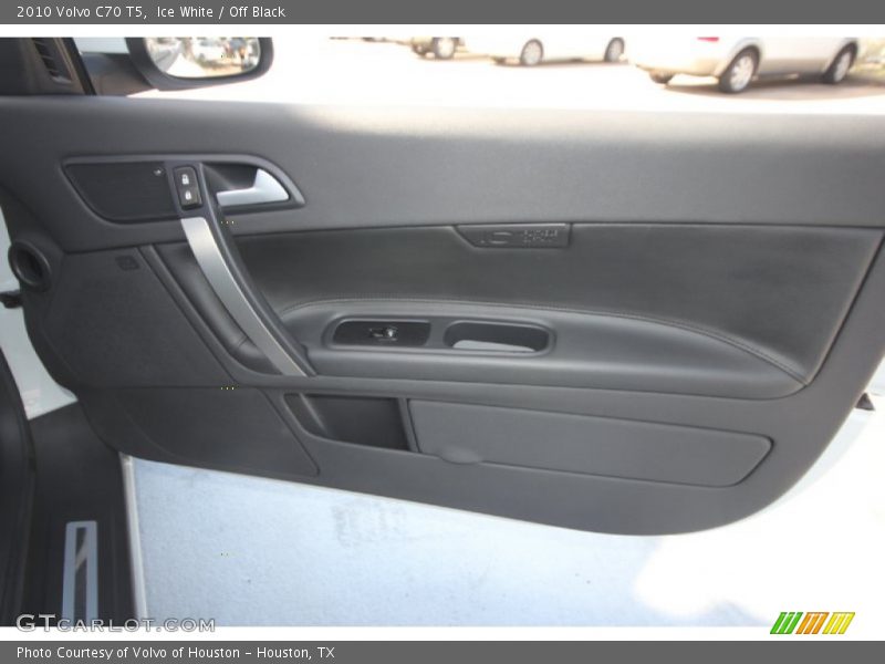 Ice White / Off Black 2010 Volvo C70 T5