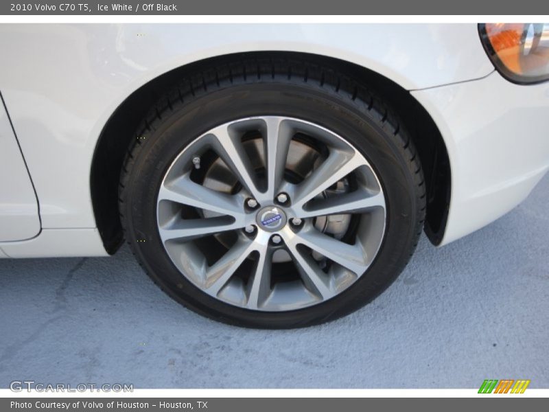 Ice White / Off Black 2010 Volvo C70 T5