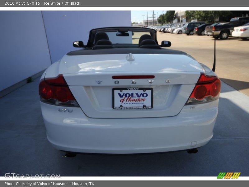 Ice White / Off Black 2010 Volvo C70 T5