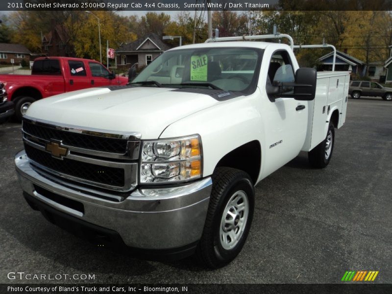 Front 3/4 View of 2011 Silverado 2500HD Regular Cab 4x4 Chassis