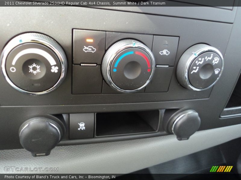 Controls of 2011 Silverado 2500HD Regular Cab 4x4 Chassis