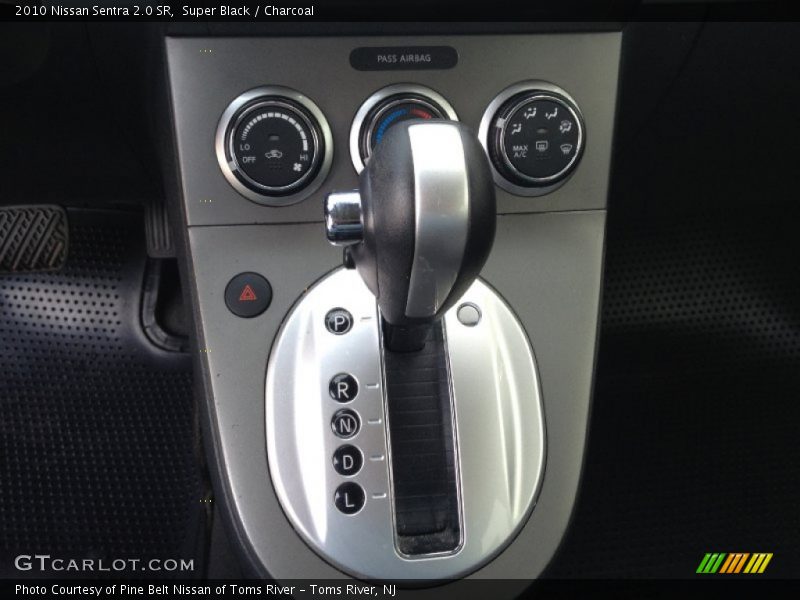 Super Black / Charcoal 2010 Nissan Sentra 2.0 SR