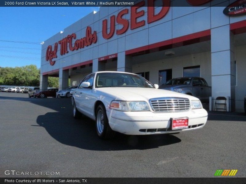 Vibrant White / Medium Parchment 2000 Ford Crown Victoria LX Sedan