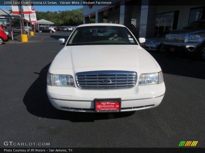 Vibrant White / Medium Parchment 2000 Ford Crown Victoria LX Sedan