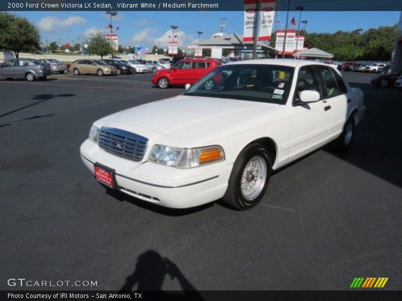 Vibrant White / Medium Parchment 2000 Ford Crown Victoria LX Sedan