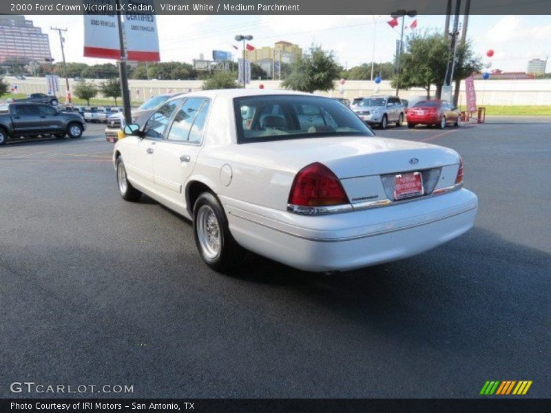 Vibrant White / Medium Parchment 2000 Ford Crown Victoria LX Sedan
