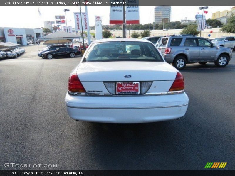 Vibrant White / Medium Parchment 2000 Ford Crown Victoria LX Sedan