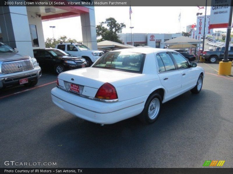 Vibrant White / Medium Parchment 2000 Ford Crown Victoria LX Sedan