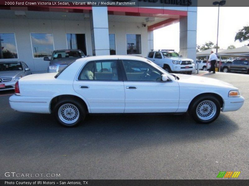 Vibrant White / Medium Parchment 2000 Ford Crown Victoria LX Sedan