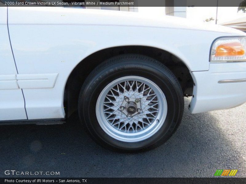 Vibrant White / Medium Parchment 2000 Ford Crown Victoria LX Sedan