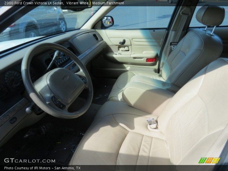 Vibrant White / Medium Parchment 2000 Ford Crown Victoria LX Sedan