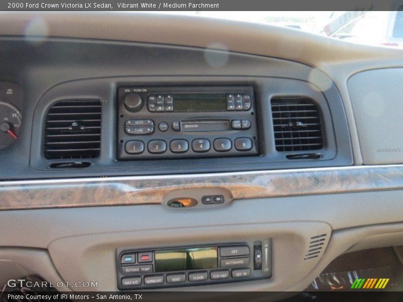 Vibrant White / Medium Parchment 2000 Ford Crown Victoria LX Sedan