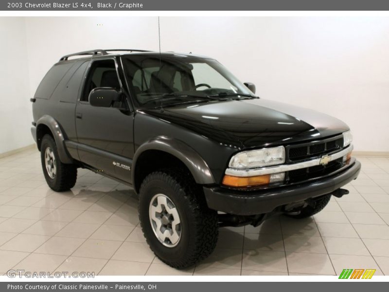 Front 3/4 View of 2003 Blazer LS 4x4